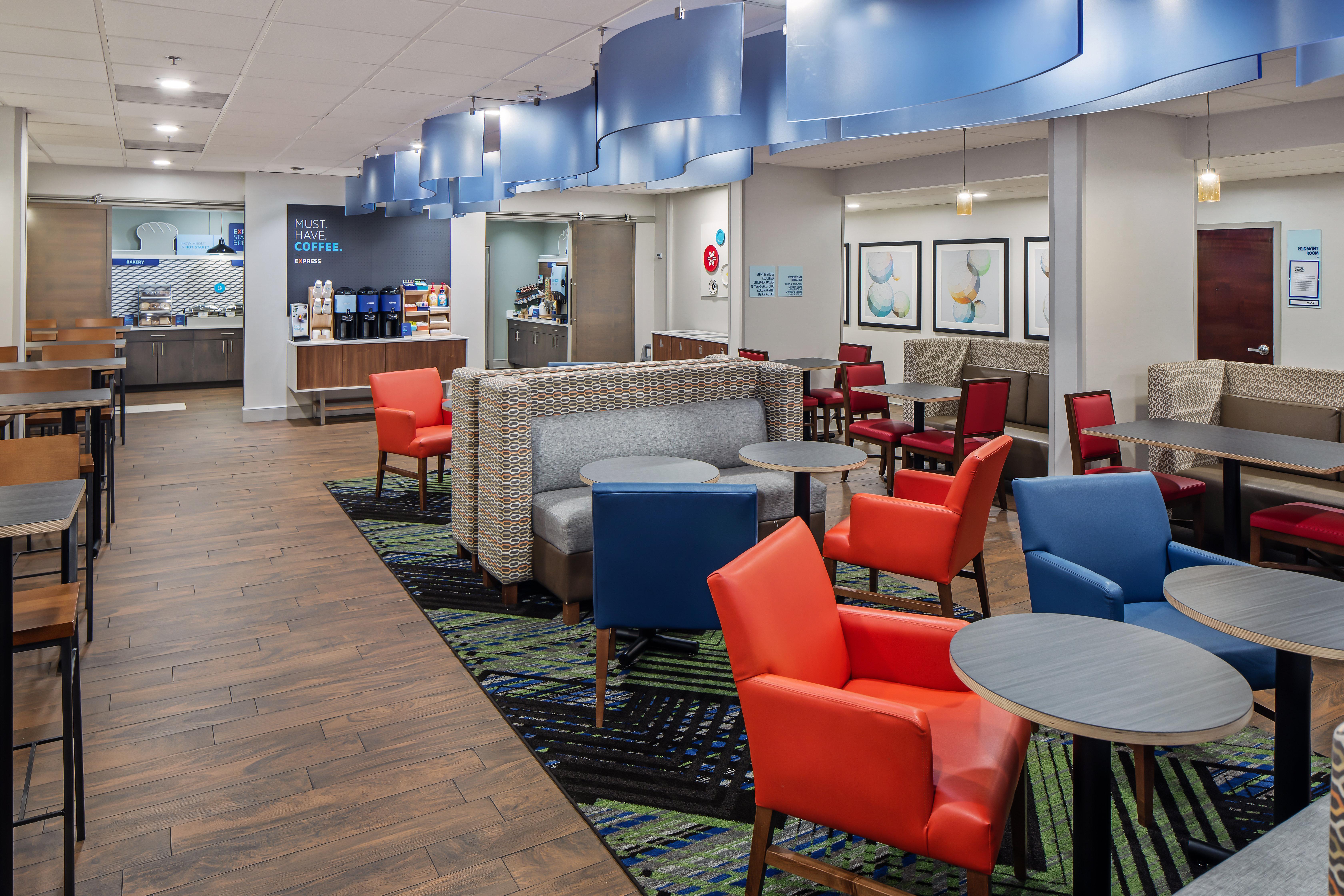 Holiday Inn Express Atlanta Airport-College Park By Ihg Exterior photo