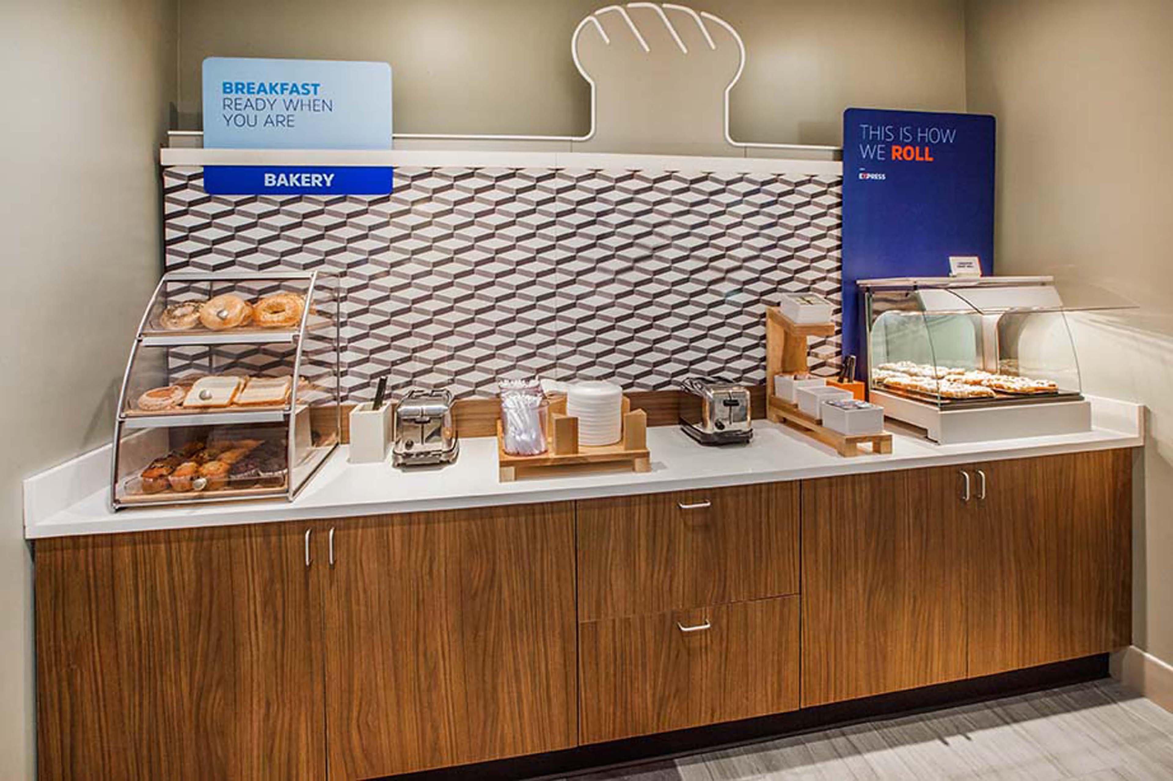 Holiday Inn Express Atlanta Airport-College Park By Ihg Exterior photo