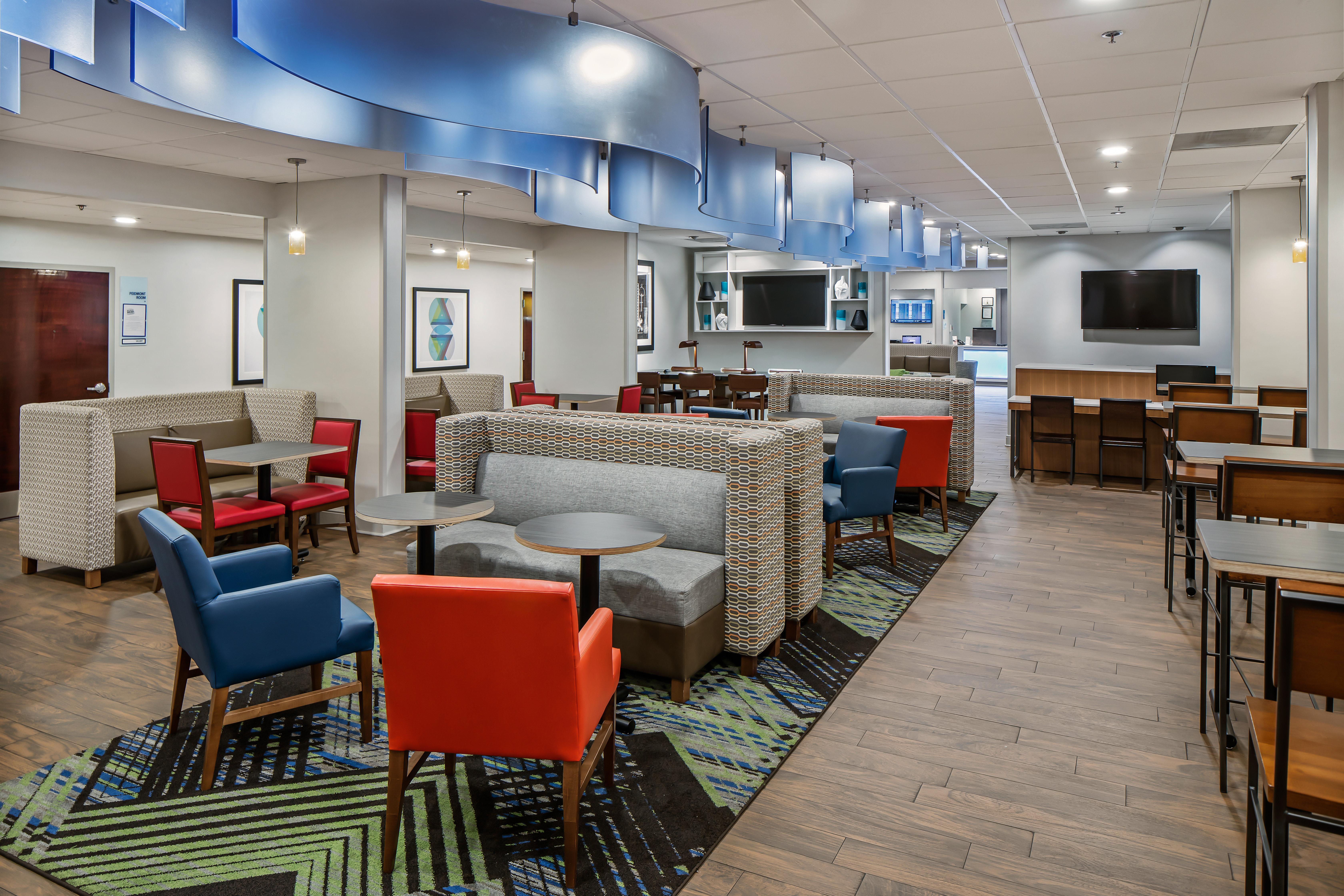 Holiday Inn Express Atlanta Airport-College Park By Ihg Exterior photo